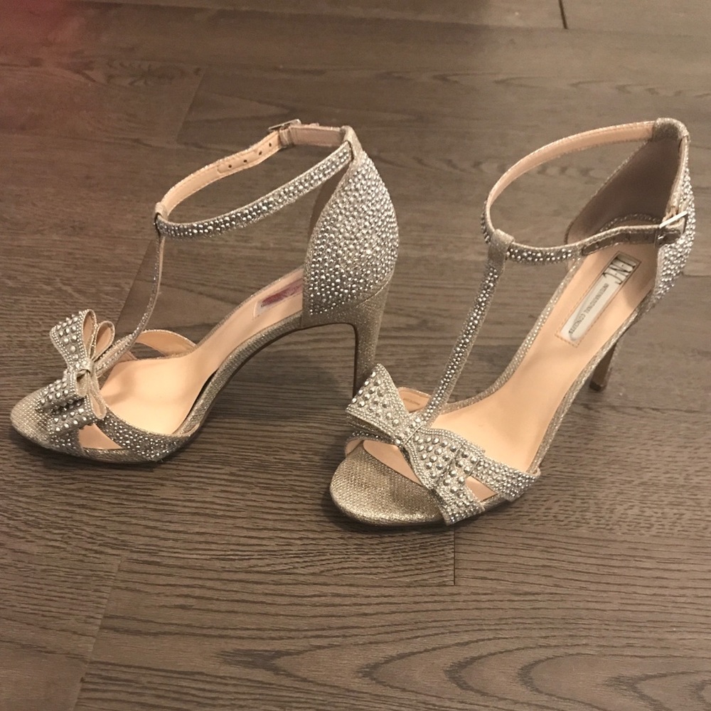 Open toe silver heel